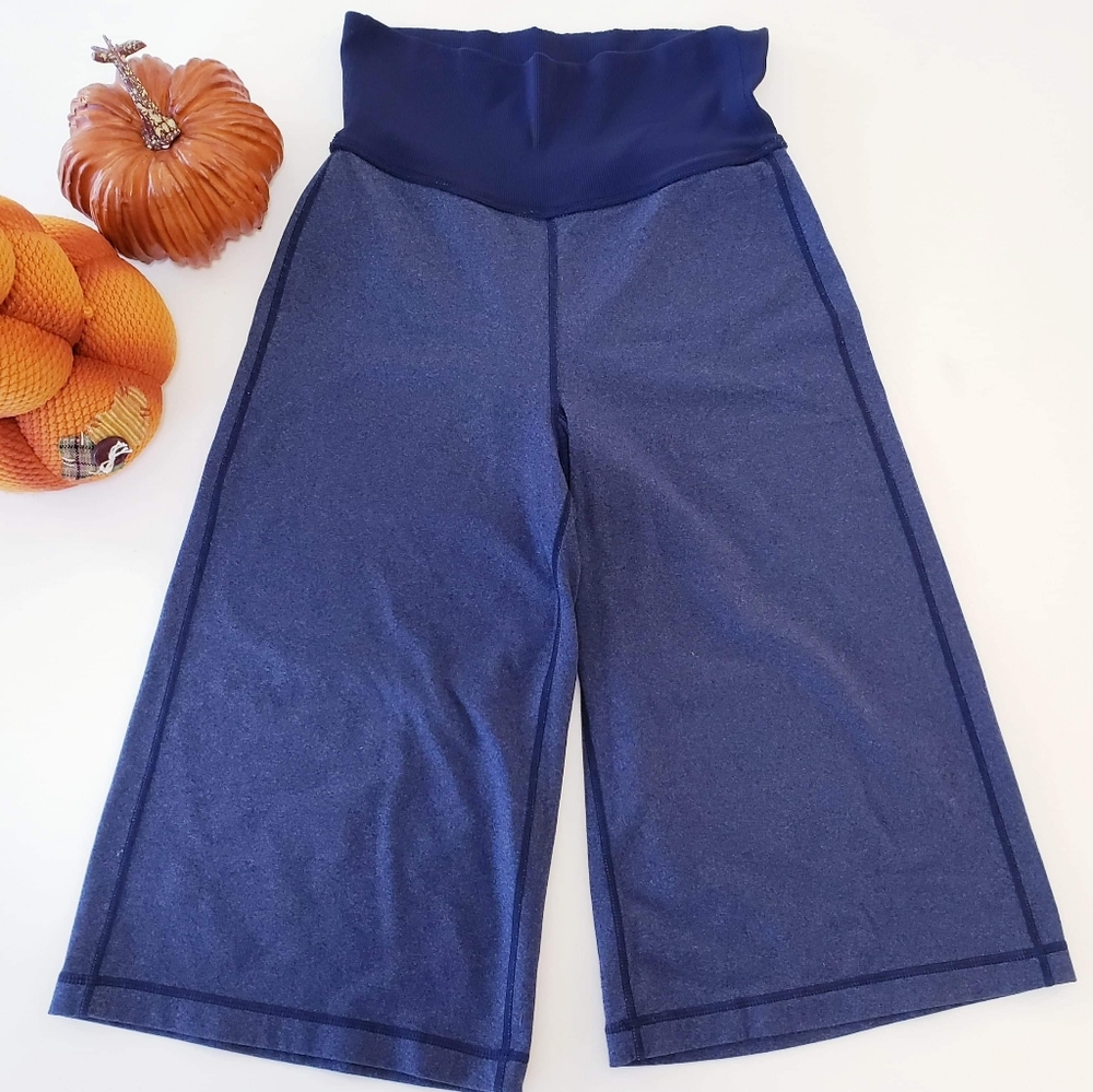Lululemon Culotte Style Crop Bottoms Blue Size 4